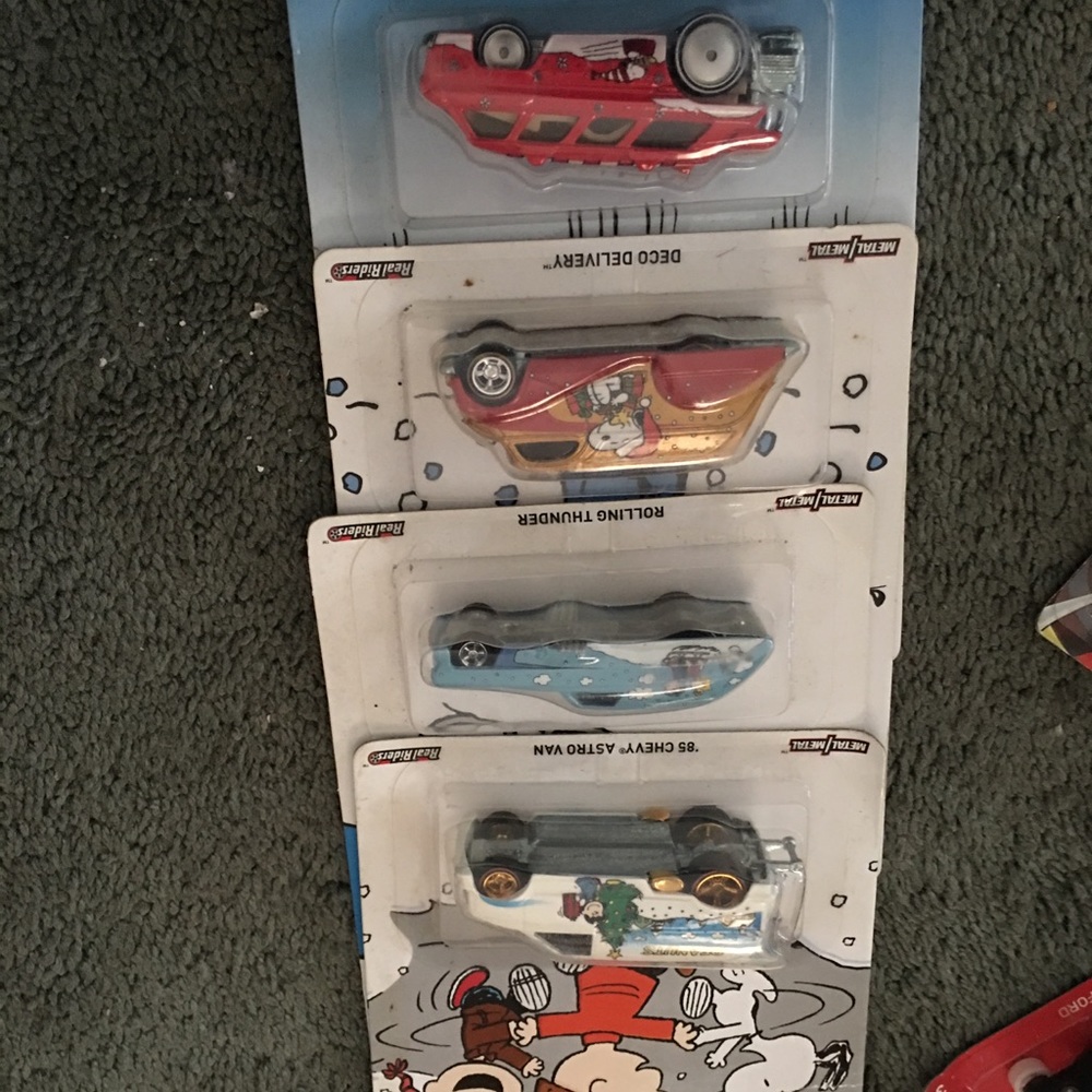 Peanuts hot wheel real riders heavy duty cars